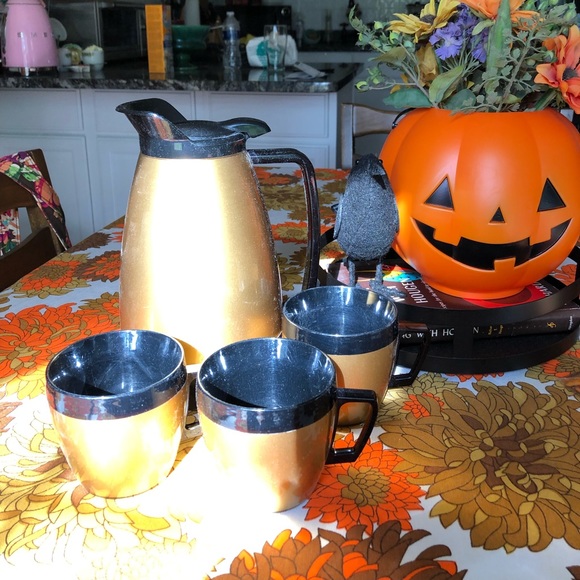 Vintage Thermo-Serv 4 piece carafe & cup set